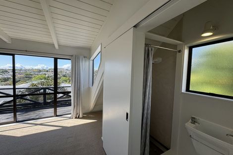 Photo of property in 2/31 Kiteroa Terrace, Rothesay Bay, Auckland, 0630