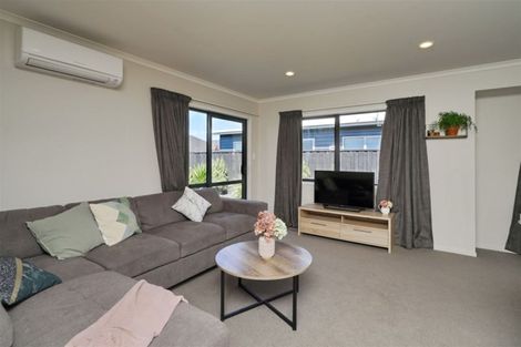 Photo of property in 52 Shillingford Boulevard, Rolleston, 7615