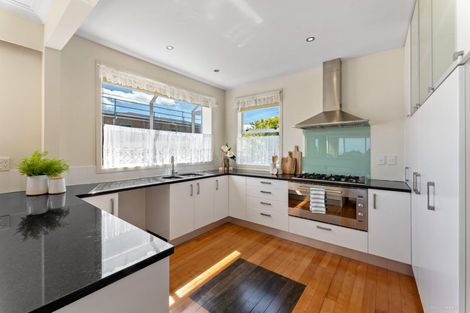 Photo of property in 112 Bleakhouse Road, Mellons Bay, Auckland, 2014