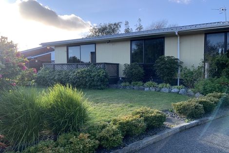 Photo of property in 10 Robert Grove, Paraparaumu, 5032