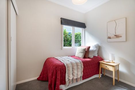 Photo of property in 34 Poto Road, Normandale, Lower Hutt, 5010