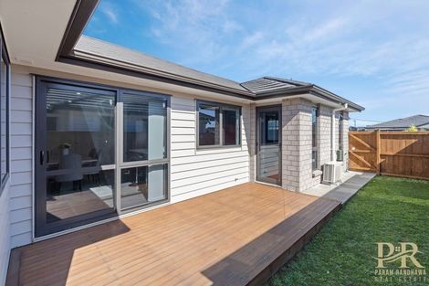 Photo of property in 11 Koroheke Road, Takanini, 2110