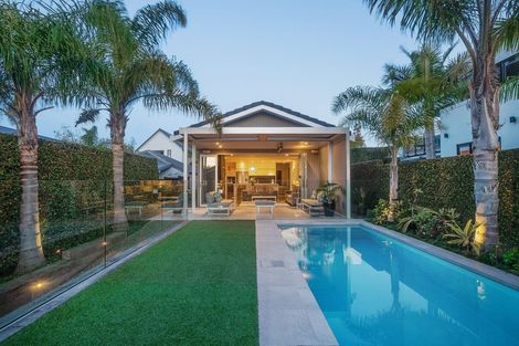 Photo of property in 57 Wainui Avenue, Point Chevalier, Auckland, 1022