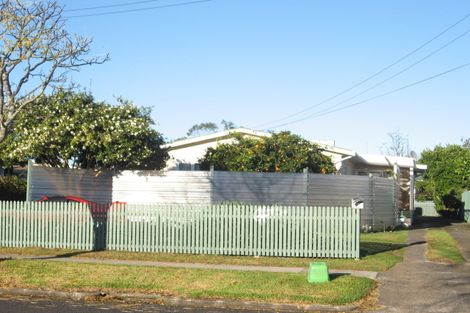 Photo of property in 2/17 Gloucester Road, Manurewa, Auckland, 2102