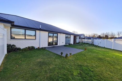 Photo of property in 88 Sarabande Avenue, Redwood, Christchurch, 8051