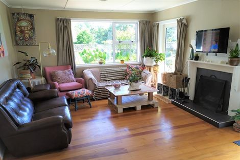 Photo of property in 5 Kendal Place, Merrilands, New Plymouth, 4312