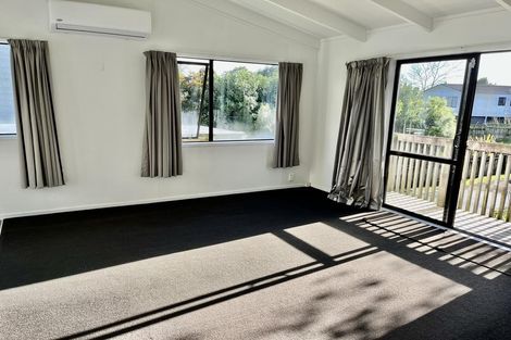 Photo of property in 50 Sungrove Rise, Sunnyvale, Auckland, 0612