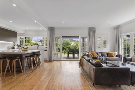 Photo of property in 14 Saltburn Road, Milford, Auckland, 0620