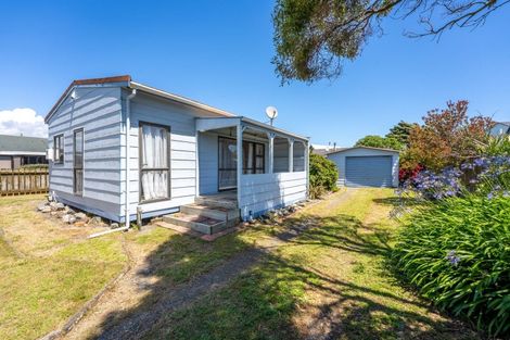 Photo of property in 20 Norfolk Crescent, Otaki Beach, Otaki, 5512