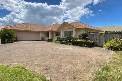 Photo of property in 14 Tolben Place, Golflands, Auckland, 2013