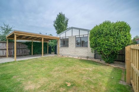 Photo of property in 2/92c Englefield Road, Northwood, Christchurch, 8051
