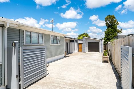 Photo of property in 129 Riverpark Crescent, Henderson, Auckland, 0610