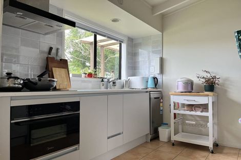 Photo of property in 3a Universal Drive, Henderson, Auckland, 0610