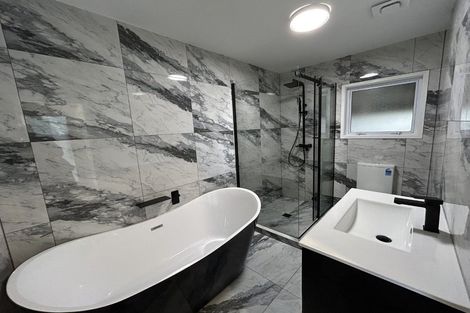 Photo of property in 7 Shearwater Rise, Rothesay Bay, Auckland, 0630