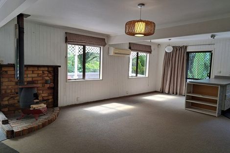 Photo of property in 27 Cascade Avenue, Waiatarua, Auckland, 0604