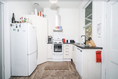 Photo of property in 100 Gladstone Road, Dalmore, Dunedin, 9010