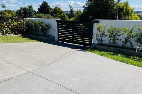 Photo of property in 560 Beach Road, Rothesay Bay, Auckland, 0630