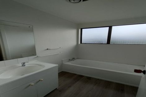 Photo of property in 2/14 Penion Drive, Flat Bush, Auckland, 2023