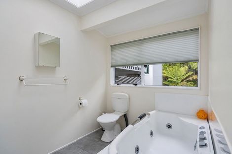 Photo of property in 13 Whiorau Grove, Lowry Bay, Lower Hutt, 5013