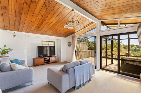 Photo of property in 13 Lindaver Grove, Merrilands, New Plymouth, 4312