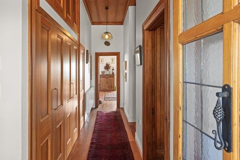 Photo of property in 1 Roslyn Road, Bluff Hill, Napier, 4110