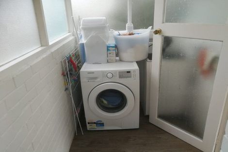 Photo of property in 1/24 Knights Road, Rothesay Bay, Auckland, 0630