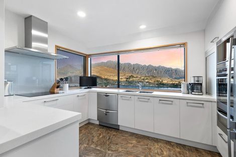 Photo of property in 4 Peregrine Place, Queenstown, 9300