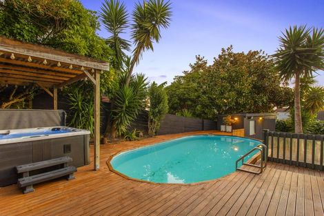 Photo of property in 36 Telstar Place, Beach Haven, Auckland, 0626