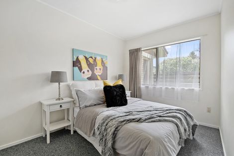 Photo of property in 2/31 Ti Nana Crescent, Henderson, Auckland, 0610
