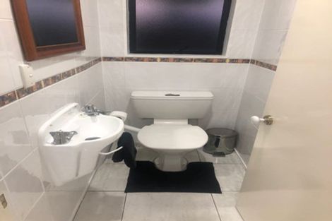 Photo of property in 850 East Coast Road, Oteha, Auckland, 0630