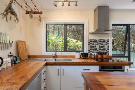 Photo of property in 40 Kapiti Crescent, Titahi Bay, Porirua, 5022