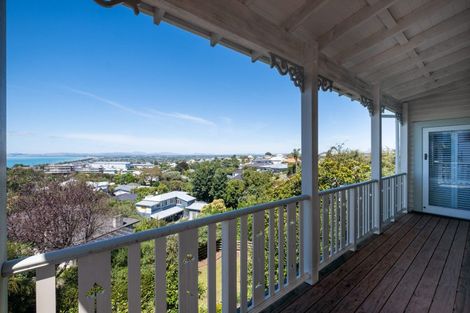 Photo of property in 8 Cobden Road, Bluff Hill, Napier, 4110