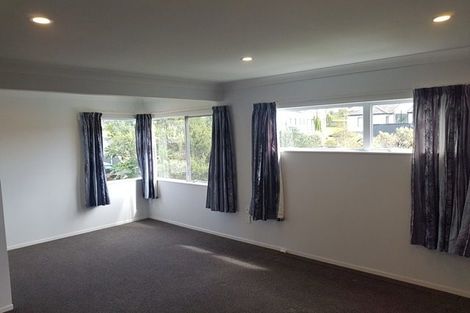 Photo of property in 60 Lagoon Way, West Harbour, Auckland, 0618