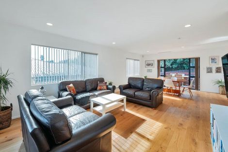 Photo of property in 2/13 Delamare Court, Sunnynook, Auckland, 0632