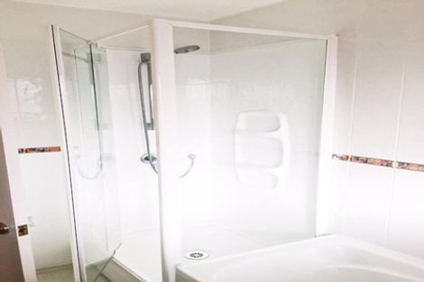 Photo of property in 850 East Coast Road, Oteha, Auckland, 0630