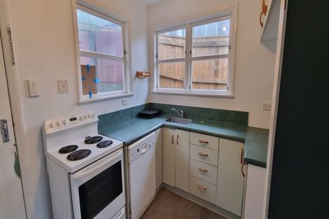 Photo of property in 15 Barberry Grove, Maungaraki, Lower Hutt, 5010