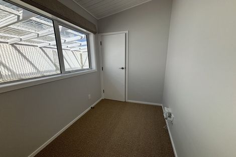 Photo of property in 42 Versailles Street, Karori, Wellington, 6012