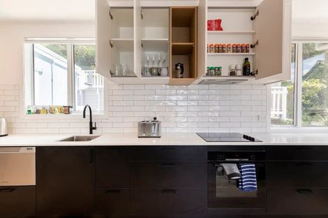 Photo of property in 146a The Esplanade, Houghton Bay, Wellington, 6023