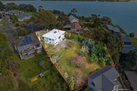 Photo of property in 15 Murray Road, Te Atatu Peninsula, Auckland, 0610