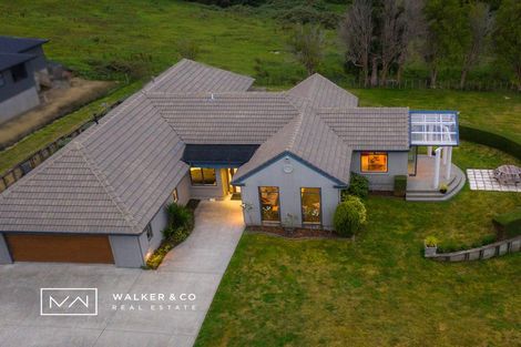 Photo of property in 8 Tuhua Lane, Brown Owl, Upper Hutt, 5018