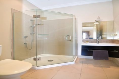 Photo of property in 5 Grovenor Drive, Orewa, 0931