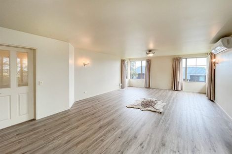 Photo of property in 2/15 Stoneleigh Court, Sunnynook, Auckland, 0632