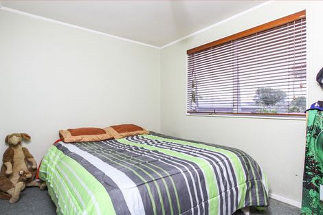 Photo of property in 1/14 Chislehurst Street, Henderson, Auckland, 0612