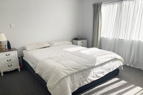 Photo of property in 33 Lagoon Way, West Harbour, Auckland, 0618