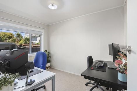 Photo of property in 2/39 Te Atatu Road, Te Atatu South, Auckland, 0610