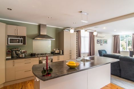 Photo of property in 82 Newlands Road, Newlands, Wellington, 6037