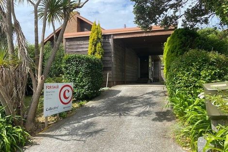 Photo of property in 8 Curacao Place, Grenada Village, Wellington, 6037