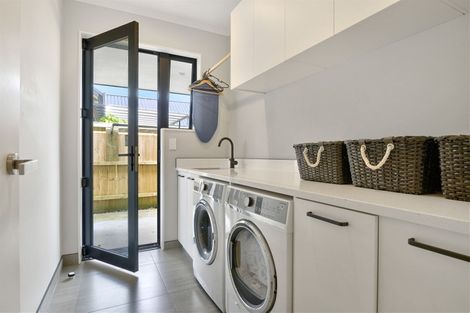 Photo of property in 9 Kauri Grove Drive, Kumeu, 0810