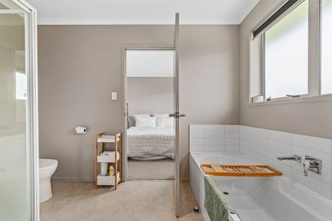 Photo of property in 84 Sentinel Avenue, Omokoroa, 3114