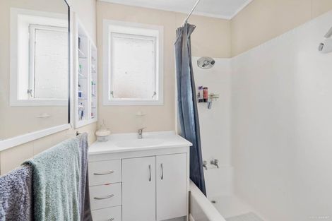 Photo of property in 8a Howden Street, Waiuku, 2123